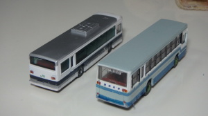 写真はJRバスと関東鉄道バスの後面