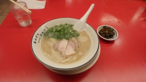 写真は夕食の長浜ラーメン