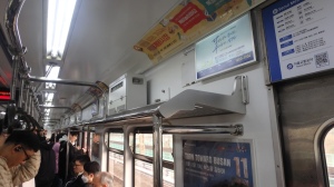 写真はソウル地下鉄1000系抵抗車車内 写真はソウル地下鉄1000系抵抗車車内