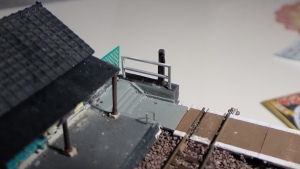 写真はホーム端への柵の設置状況