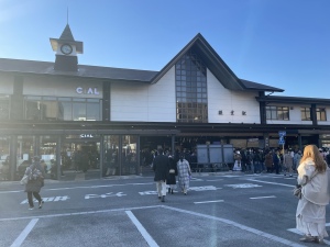 写真は元日の鎌倉駅 写真は元日の鎌倉駅
