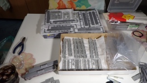 写真は部品ごとの選り分け状況