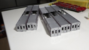 写真は配管付き妻板と配管無し妻板