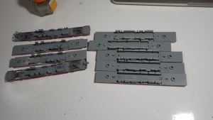 写真は床下の組立状況