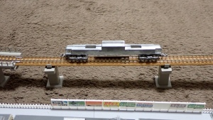 写真は動力ユニットの試運転の状況