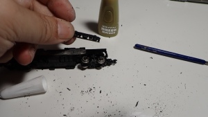 写真は台車側板を動力ユニット台車に貼り付けている状況 写真は台車側板を動力ユニット台車に貼り付けている状況