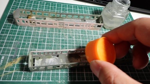 写真はクハ111/115の側板接着状況 写真はクハ111/115の側板接着状況