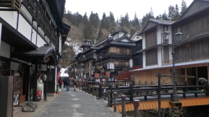 写真は銀山温泉の温泉街 写真は銀山温泉の温泉街